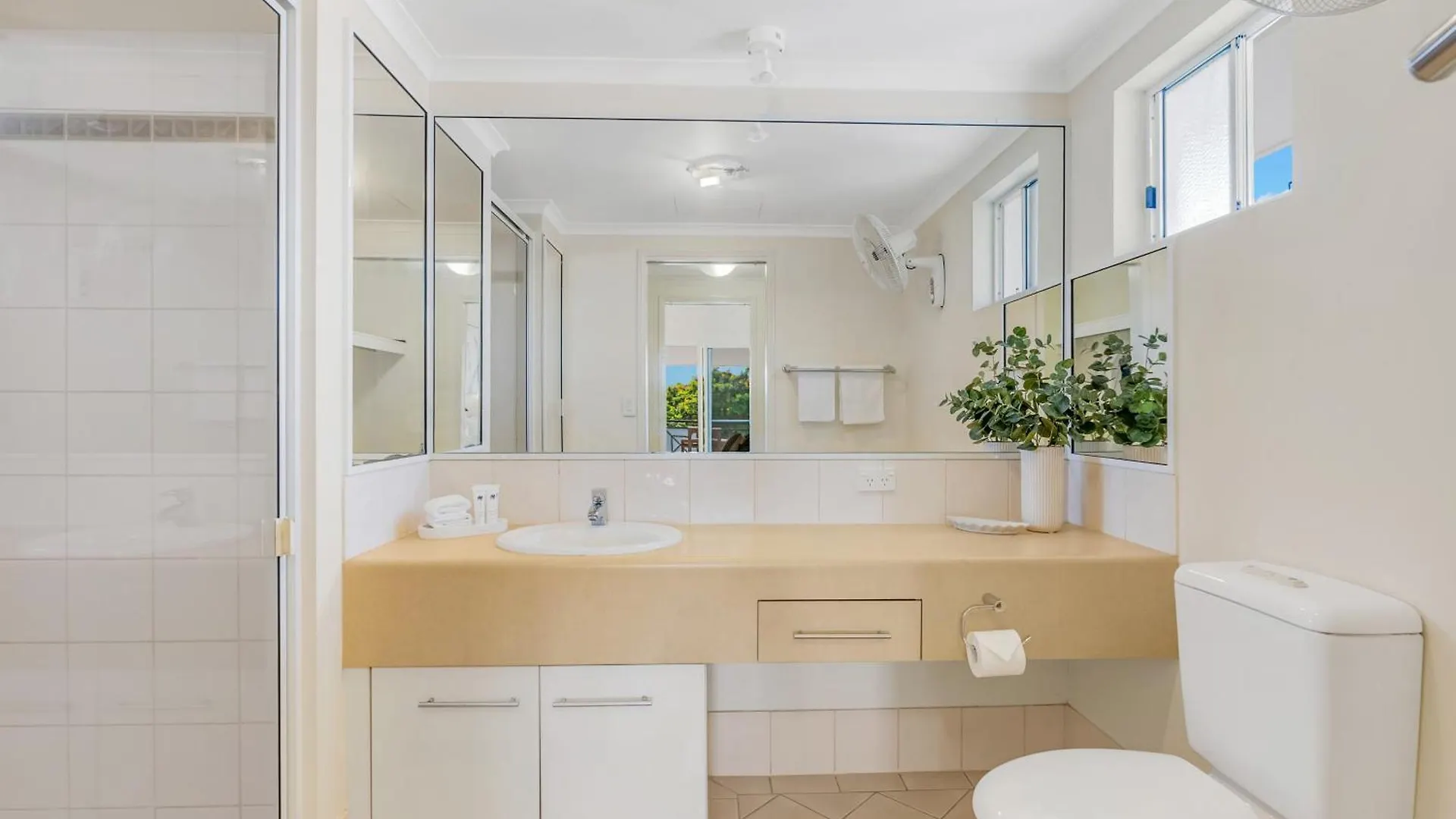 Water Views On The Esplanade Appartement Cairns Australië
